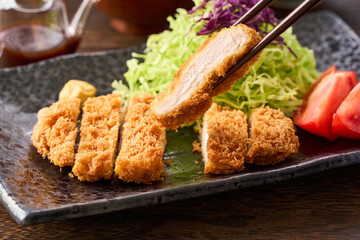 ロースとんかつ定食