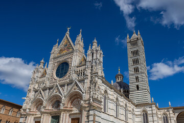 Naklejka premium Siena Cathedral. Famous dominates of the Piazza del Duomo
