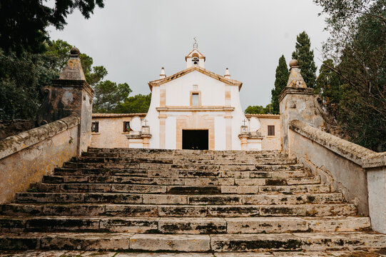 Egl&eacute;sia del Calvari above the stone steps in Pollen&ccedil;a, Mallorca