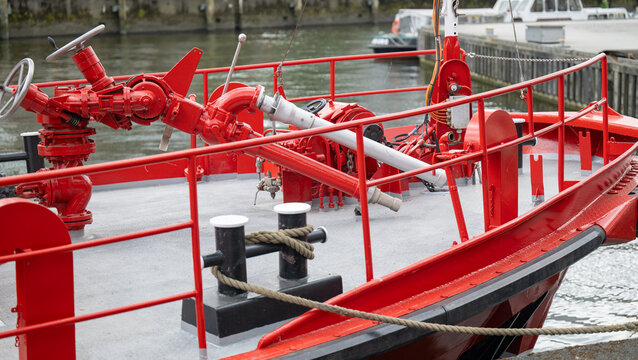 L&ouml;schboot der Hamburger Feuerwehr - Details vom historischen Feuerl&ouml;schboot