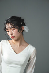 Fototapeta premium ウェディングドレスを着た花嫁