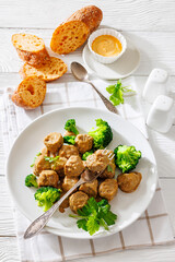 Belgian meatballs in creamy gravy with broccoli and bread