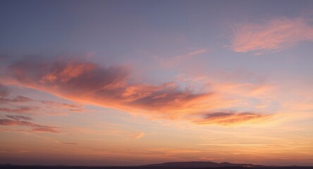 Fototapeta premium Dusk sky illuminated by gentle pastel cloud hues