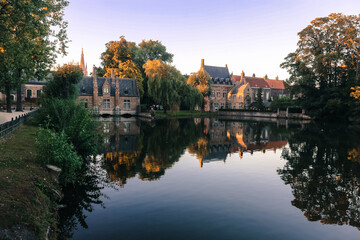 Obraz premium historic dutch brick houses reflecting in calm canal at sunset