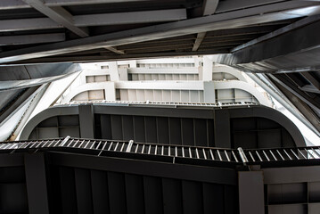 여러층의 계단들