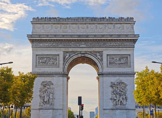 Fototapeta premium Arc de Triomphe in Paris under autumn sunlight 