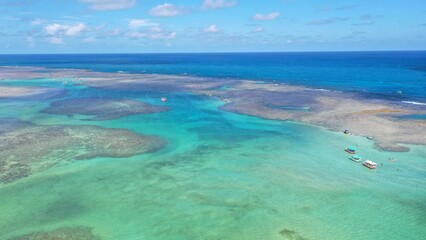 Fototapeta premium Wonderful view of white sand beach with turquoise waters and coral reefs in Milagres route near Maceio city, Alagoas State, Brazil 