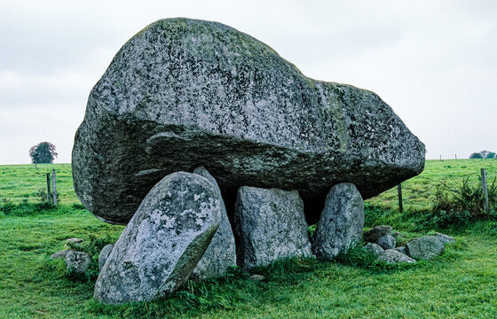 Brownshill Dolmen, Co. Carlow, Ireland. Large prehistoric megalithic portal tomb. Capstone approx 150 tons believed largest in Europe. Aka Browneshill