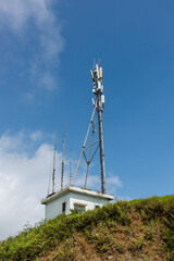 Signal transmission tower
