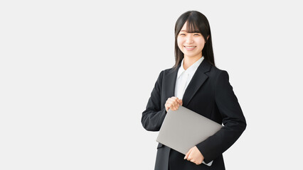 ノートパソコンを持つ若い女性ビジネスパーソン, Young businesswoman holding a...