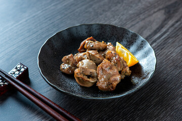 皿に盛った砂ズリ