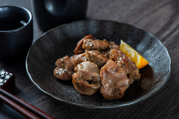 皿に盛った砂ズリ