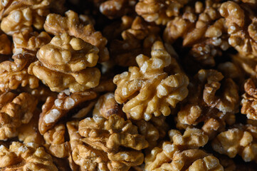 Obraz premium Walnut Kernels as Background Golden Halves and Whole in Warm Tones