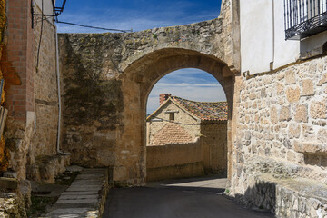 Fototapeta premium Historic stone archway in Castrillo de Onielo old town street