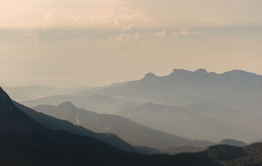 Obraz premium Sunrise Over Mountain Ranges View from Adam's Peak Sri Lanka