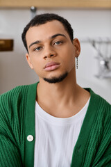 Obraz premium Handsome young man enjoying a cozy moment at home with a relaxed style and warm ambiance