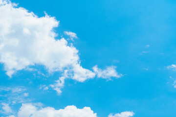 夏の晴れた日の空