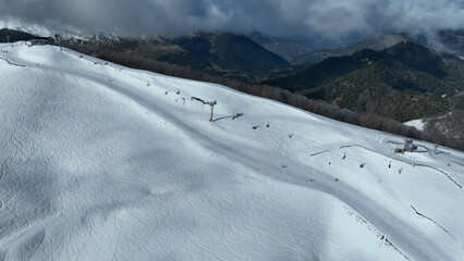 Obraz premium Aerial drone of recently renovated snow center of Anilio Perched on the top of Pindus, with the comparative advantage of easy and direct access via the Egnatia Motorway, covered in snow, Epirus, Greec
