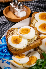 Whole wheat sandwich with boiled eggs.