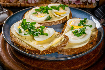 Sandwiches with yellow cheese, egg and chives.