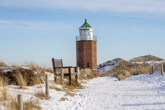 Leuchtturm am Rotes Kliff in Kampen- Sylt im Schnee
