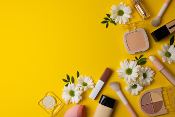 Makeup cosmetics and flowers on pastel background top view. Spring, new products, updates. place for text © Fotomoment001