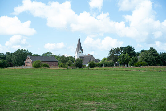 Amrum Inselidylle mit Kirche und Natur