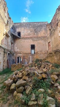 Les ruines de l'ancien ch&acirc;teau (castel) de la famille Hautpoul, &agrave; Rennes-le-Ch&acirc;teau (Aude)