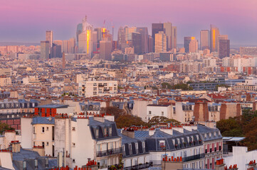 Obraz premium Paris skyline at sunrise with modern business district