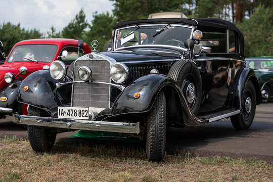 LINTHE, GERMANY - JUNE 08, 2025: Black classic luxury car Mercedes-Benz W18 Typ 290 Cabriolet B, 1933. Die oldtimer show.