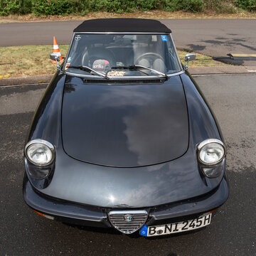 LINTHE, GERMANY - JUNE 08, 2025: Iconic roadster Alfa Romeo Spider Aerodinamica (circa 1980s). Die oldtimer show.