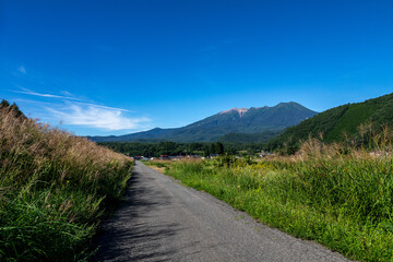 盛夏の御嶽山　長野県 木曽町 開田高原から