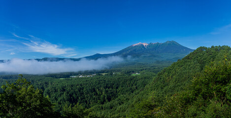 盛夏の御嶽山　長野県 木曽町 開田高原から