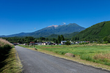 盛夏の御嶽山　長野県 木曽町 開田高原から