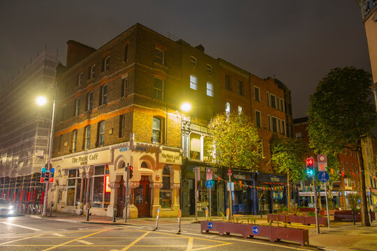 The Music Cafe Dublin at 1 Wellington Quay and Parliament Street on south bank of River Liffey, Temple Bar, old city Dublin, Ireland.  
