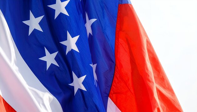Primer plano detallado de la bandera de los Estados Unidos de Am&eacute;rica ondeando al viento, mostrando sus estrellas blancas y franjas rojas y blancas.