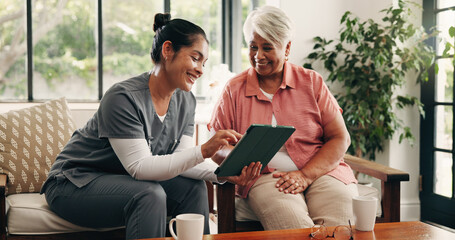 Medical, tablet or talking with nurse and old woman in home living room for feedback or review. App, conversation or healthcare checkup with caregiver and senior patient in retirement for diagnosis © OnPoint/peopleimages.com