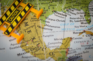 Naklejka premium Border Security and Cartel Violence Warning Concept on Map