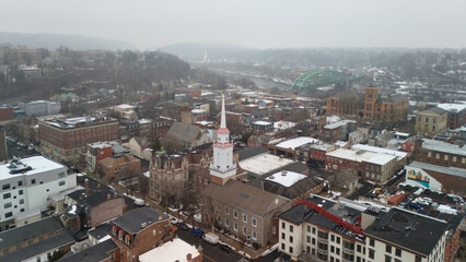 Obraz premium Aerial Easton Pennsylvania downtown with church in winter