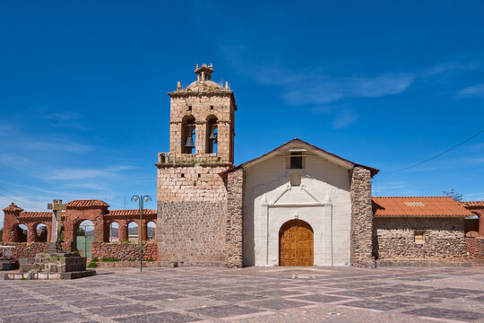 the Temple of Santo Domingo, was built around 1581, making it one of the oldest churches in the Peruvian Altiplano. 