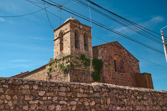The Temple of Santa B&aacute;rbara stands on the southern side of Santa B&aacute;rbara Square in the city of Ilave, El Collao Province, in the Puno region. This mestizo-style church, built entirely of stone, has a 