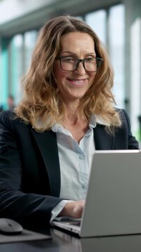 Sustainable Business Analyst And Lawyer Using Technology