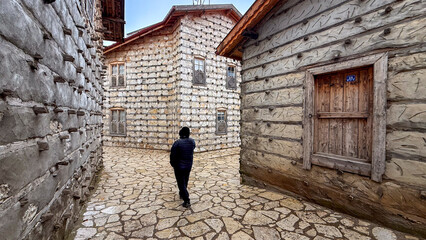 The popular tourist houses known as Button Houses are distinguished by their exquisite stonework and beautiful wood.