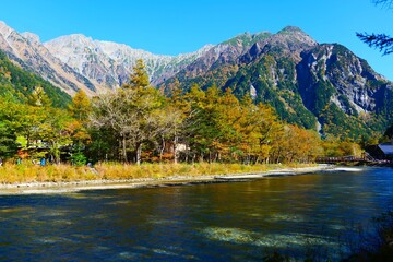 中部山岳国立公園、秋の上高地。松本、長野、日本。10月下旬。