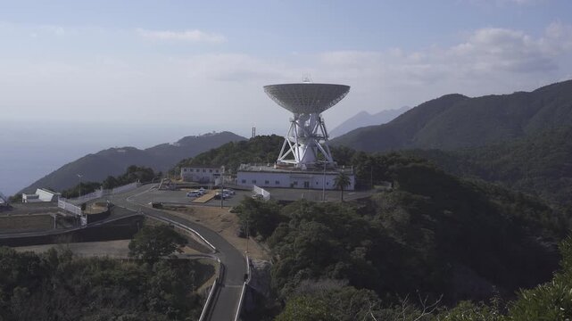JAXA 内之浦宇宙空間観測所の直径34mパラボラアンテナ
