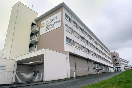 Vannes, France, 18 f&eacute;vrier 2026 : Vue ext&eacute;rieur de l'h&ocirc;pital priv&eacute; Oc&eacute;ane Elsan &agrave; Vannes