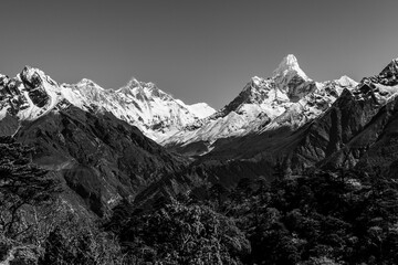 Obraz premium Black and white view of Himalaya mountains - Everest, Lhotse, Ama Dablam, Nuptse, Taboche, Kongde Ri, Thamserku from Namche Bazaar viewpoint, Nepal