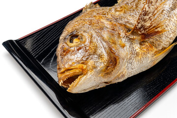 鯛の姿焼きが乗ったお祝いの和食膳