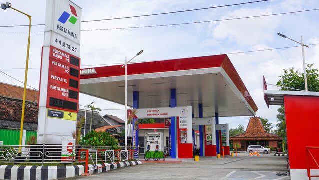 The situation at the pertamina gas station or spbu saw lots of cars and trucks queuing up to refuel. A filling station, also known as petrol or gas station. Car, truck, motorcycle.