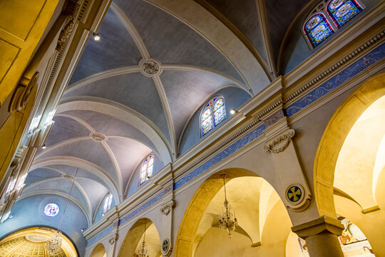 &Eacute;glise Sainte-Marie-Madeleine de Biot sur la C&ocirc;te d'Azur en France